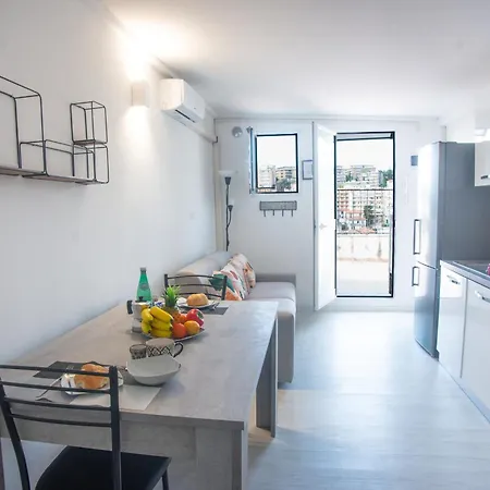 Sea View Historic Center - Happy Apartment